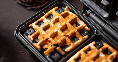 The Best Ceramic Waffle Maker Reviews & Buyers Guide In 2025