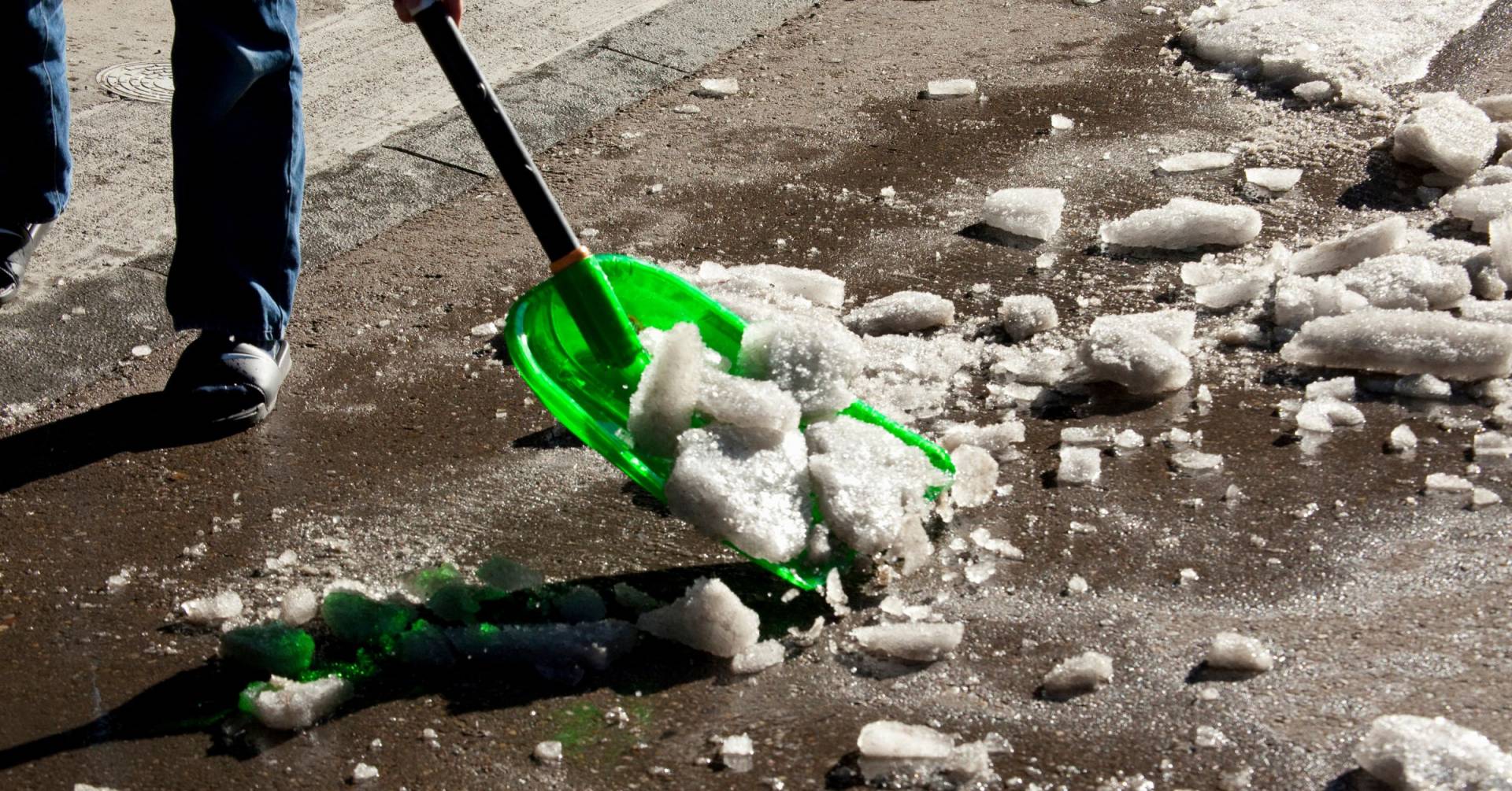 The Best Snow Shovel For Ice Of 2024 Rankings And Tips For You