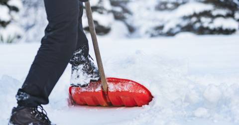 The Best Snow Shovel For Tall Persons - Reviews & Buyers Guide
