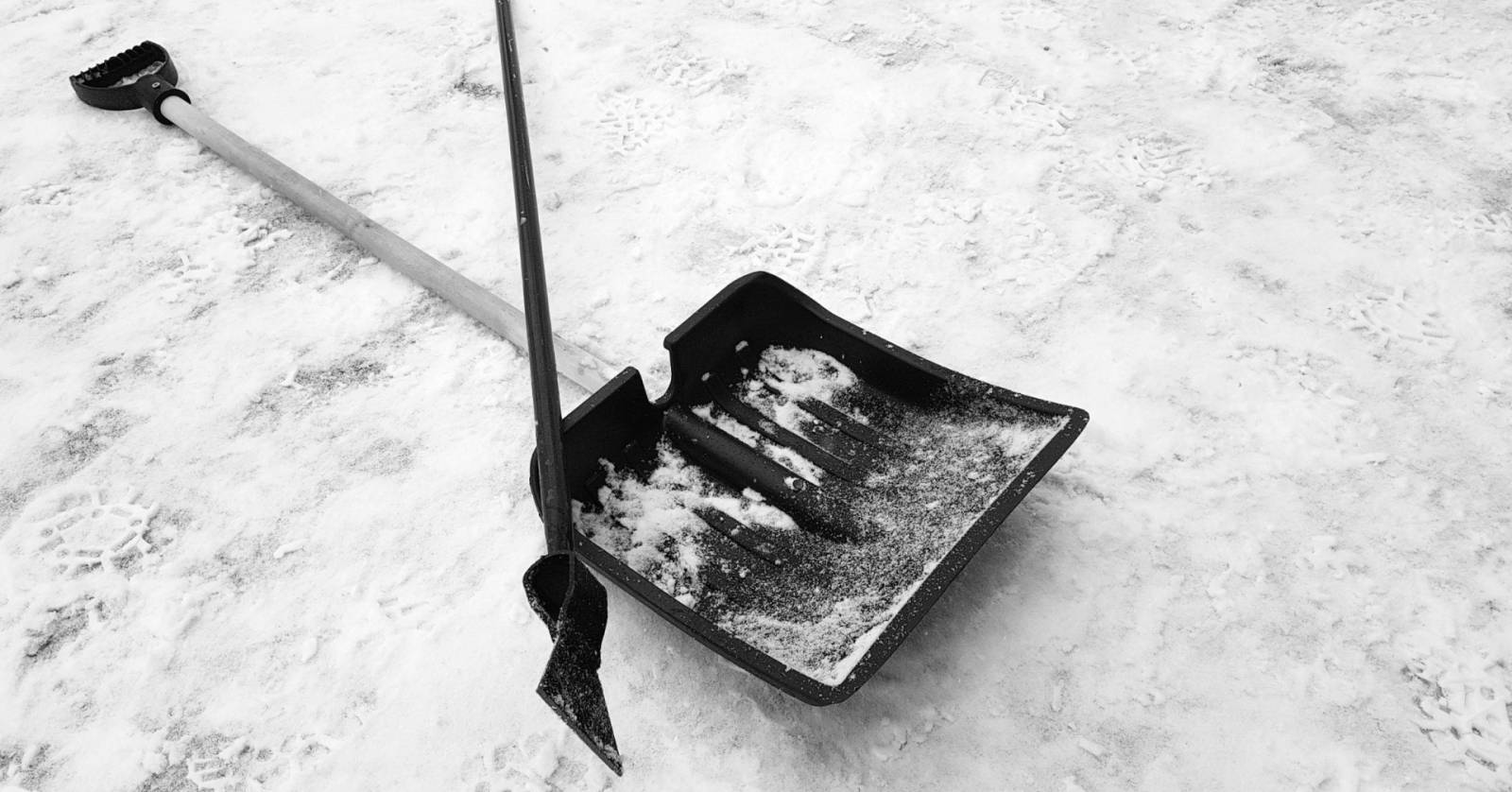 The Best Snow Shovels For Seniors Rankings In 2024 & Purchasing Tips