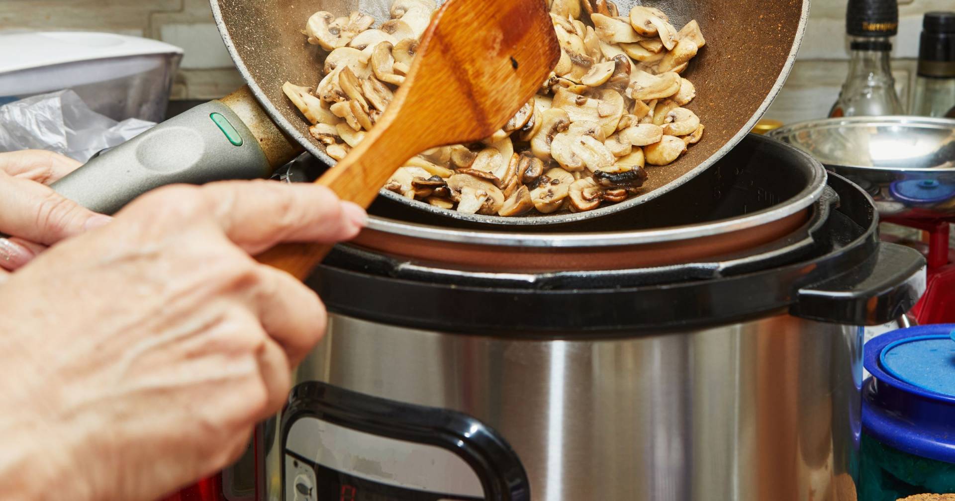 The Easiest Pressure Cooker Reviews & Buyers Guide In 2024