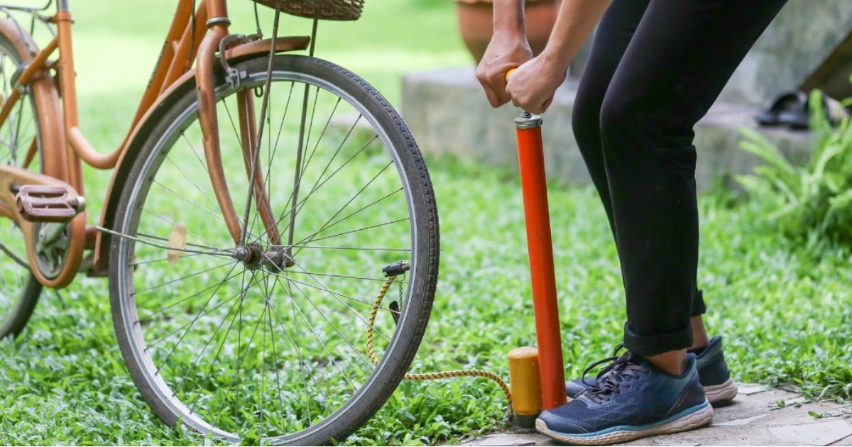 How To Inflate Road Bike Tires? Step-by-Step Guides For All Riders